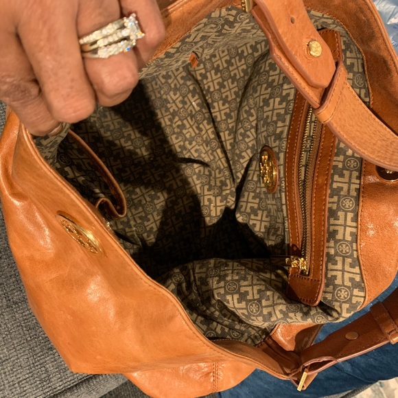 Tory Burch Large Preloved Shoulder Bag - Picture 8 of 13